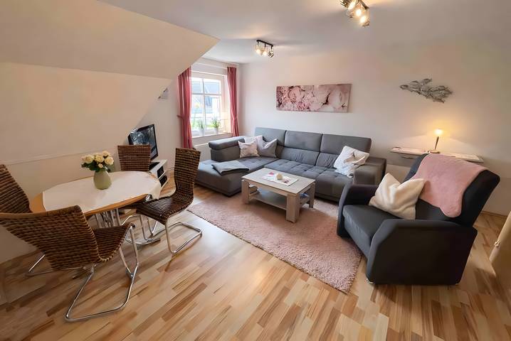 Ganze Wohnung, Ferienwohnung Strandnah 1, 65 qm mit Gemeinschaftsterrasse, Garten & Wlan in Horumersiel, Wangerland