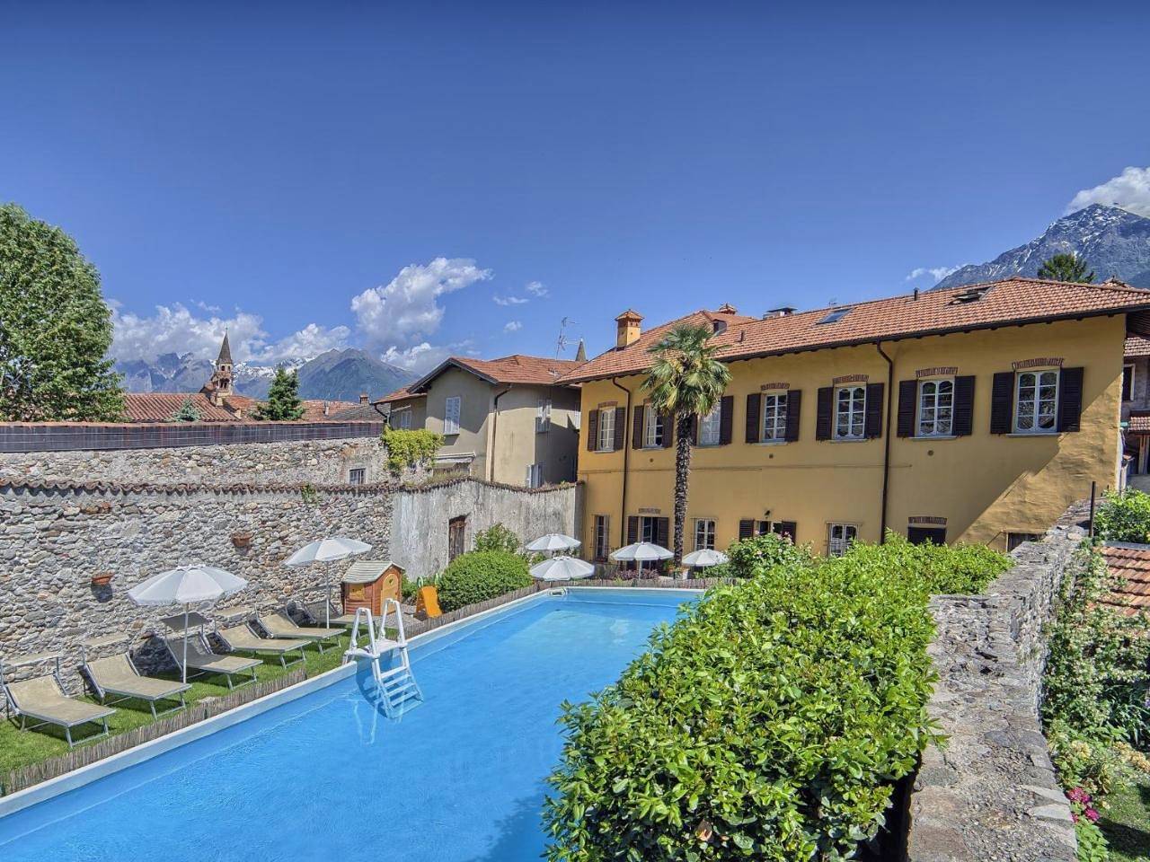 Villa Vinicia, pool, jacuzzi, airco in Domaso, Comer See