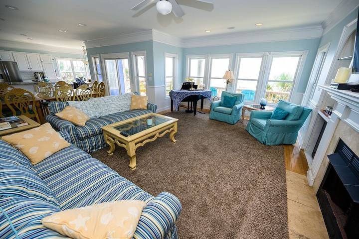 Vacation house for 18 people, with hot tub and yard in North Carolina