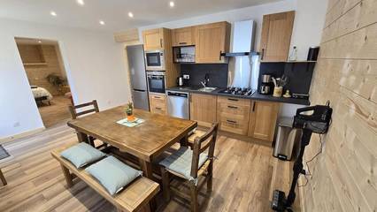Gîte pour 6 personnes, avec sauna ainsi que jardin et jacuzzi à Aillon-le-Vieux
