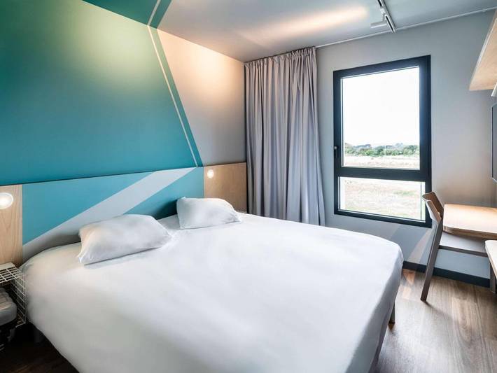 Hotel para 3 personas, con terraza y piscina además de sauna y jacuzzi, Se admiten mascotas - 1