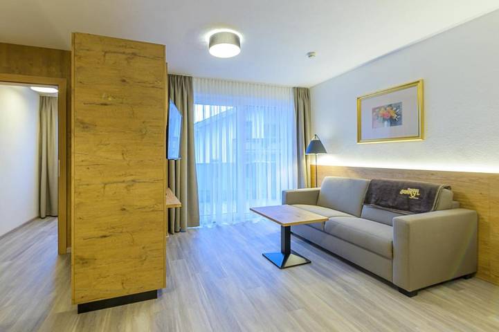 Appart’hôtel pour 4 personnes, avec vue ainsi que balcon et piscine, animaux acceptés