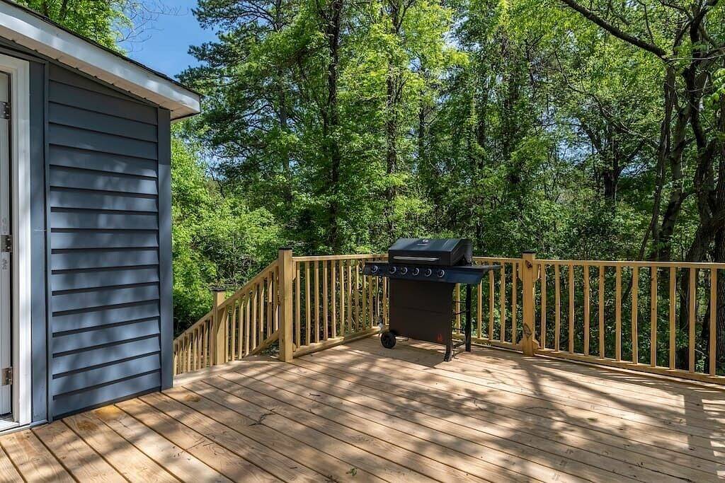 Charming cottage north of Gastonia — stylish, comfy retreat near local amenities in Gaston County