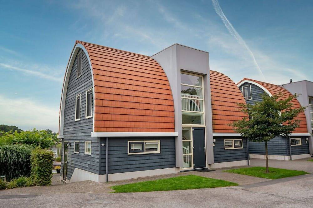 Luxury 10-person bungalow in Drenthe