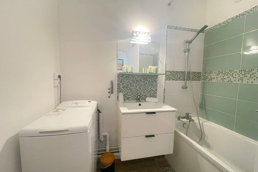 Ganze Wohnung, L'Horizon-Apartment-Standard-Ensuite Bad-Blick zur Meerseite in Calais, Calais und Umgebung