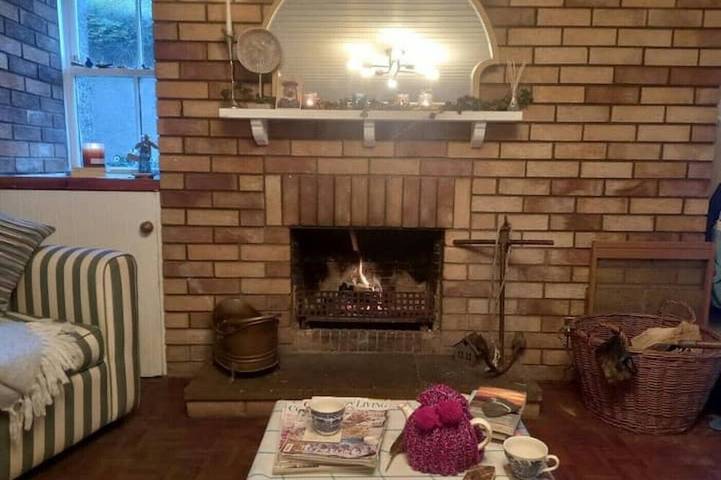 Ganze Wohnung, One bedroom, indoor fireplace. Right beside beach. in Kinghorn, Region Fife