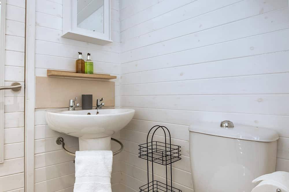 Hideaway pod near Loch Ness for a tranquil retreat, with private garden in Highlands