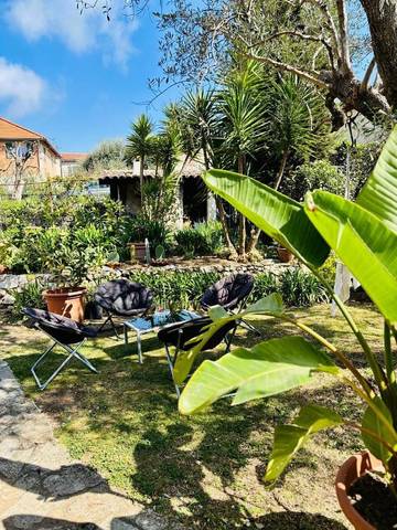 Gîte pour 8 personnes, avec jardin et vue, adapté aux familles à Châteauneuf-Villevieille