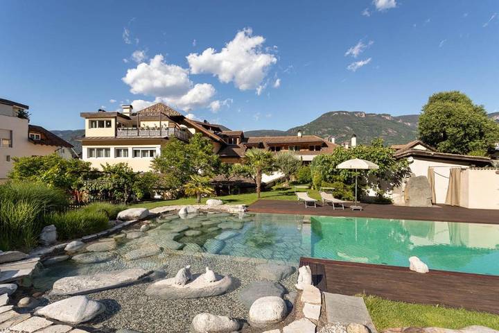 Ferienwohnung für 4 Personen, mit Garten und Pool in Nals