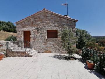Gîte pour 4 personnes, avec jardin ainsi que vue sur le lac et vue dans Boticas