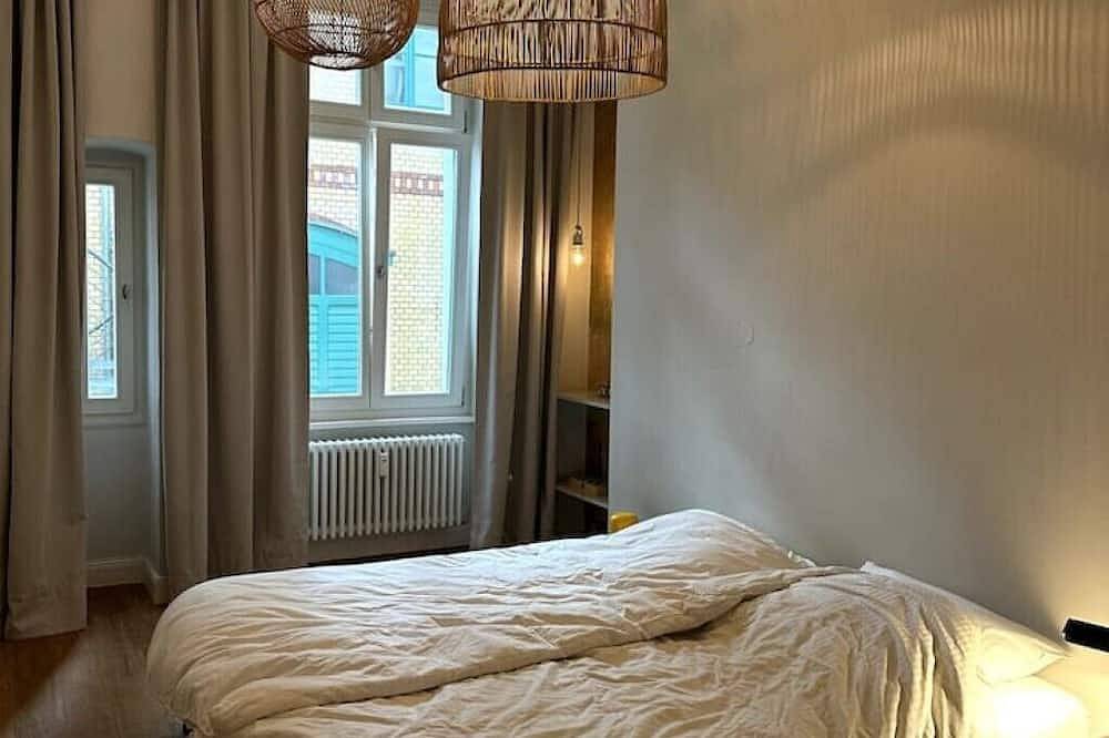 Ganze Wohnung, Großzügige Wohnung aus dem 19. Jahrhundert mit Blick auf den wunderschönen Park in Prenzlauer Berg Berlin, Berlin