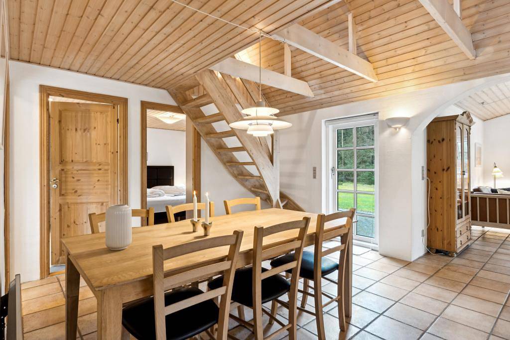 Schönes Reetdachhaus am Waldrand auf 2 Etagen – Mit Sauna, Whirlpool und extra Wc in Vester Husby, Husby (Dänemark)