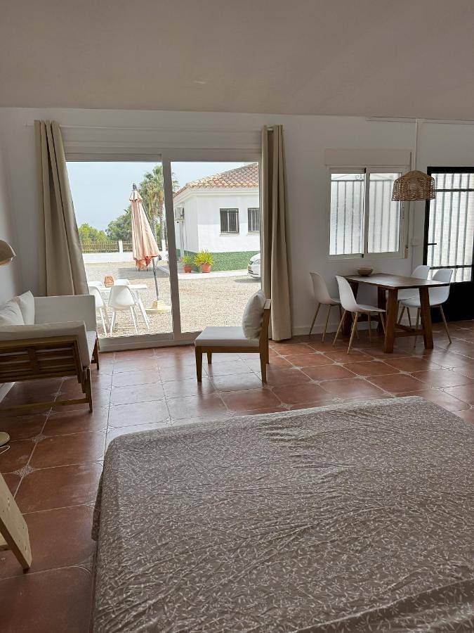 Apartamento para 4 personas, con piscina además de terraza y jardín en Totana