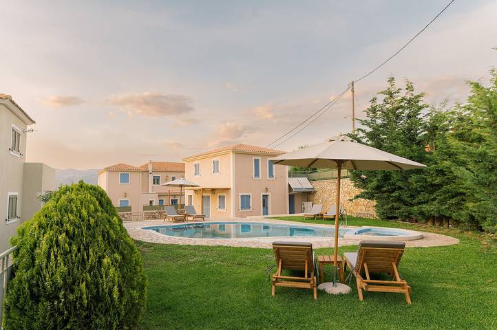 Vacation rental for 4 people, with pool and lake view as well as balcony, kid friendly in Kefalonia