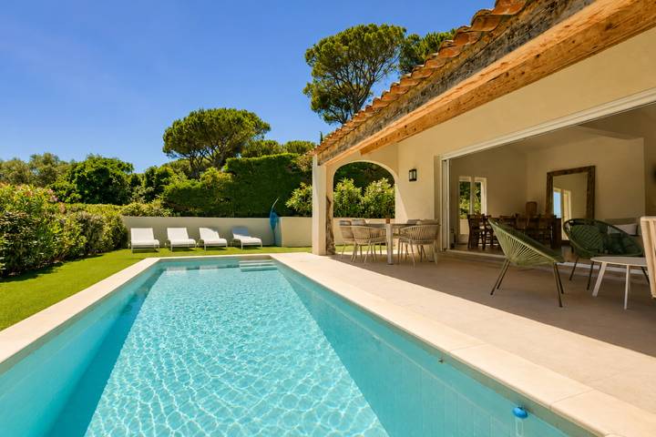 Villa voor 6 personen, with Terras and Tuin as well as Zwembad in Sainte-Maxime