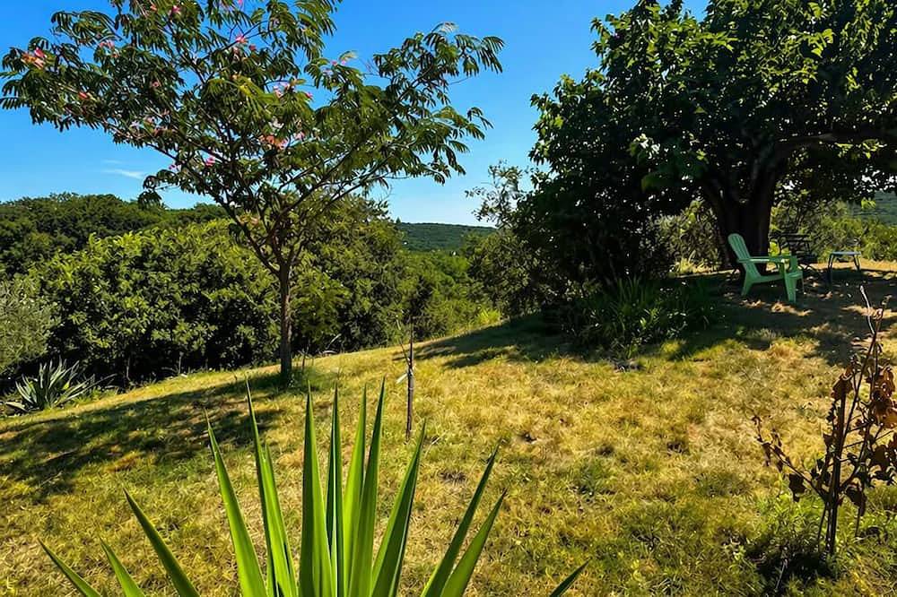 Entire apartment, Le Mas d'Eylieux - House with swimming pool - South Ardèche in Saint-Montan, Privas