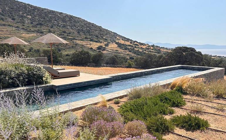 Maison d’hôte pour 2 personnes, avec vue et terrasse ainsi que piscine et jardin dans Paros - 4