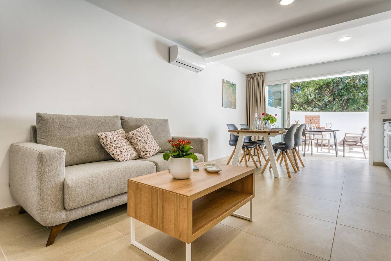 Entire apartment, Holiday Home 'Els Arbocers 131-2' with Sea View, Garden & Wi-Fi in Cala Blanca, Ciutadella