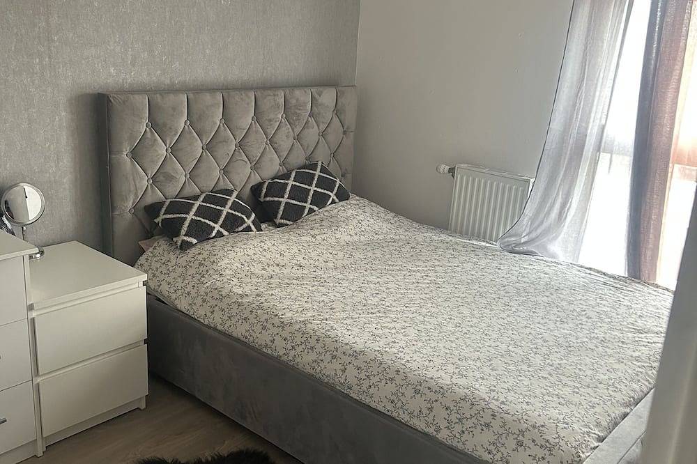 Entire apartment, Appartement Moderne vue sur Canal en Face du Stade de France in Aubervilliers, Seine-Saint-Denis