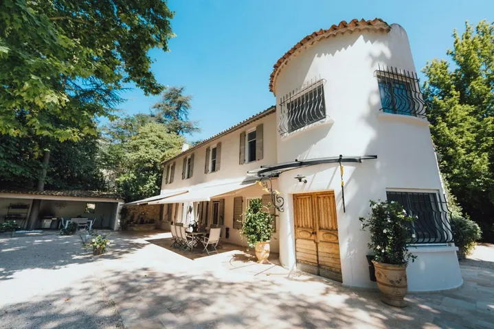Chalet para 8 personas, con jacuzzi y sauna además de balcón y piscina - 1