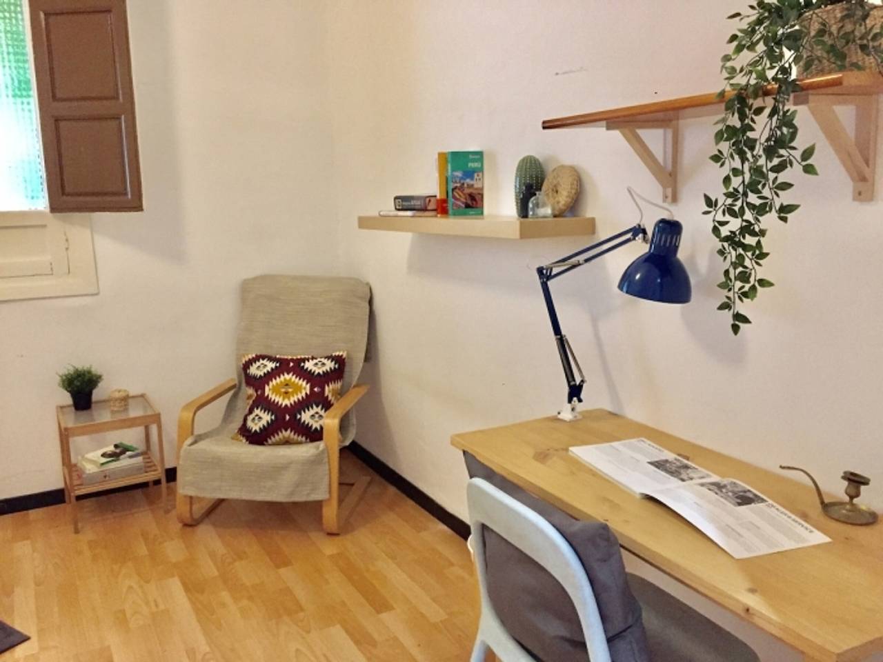 Entire apartment, Cozy Apartment with Balcony, Washer & Internet, Near Restaurants & River in Realejo-San Matías, Granada