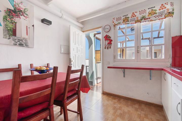 Apartamento entero, Apartamento "Playa del Hombre" con vistas al mar, terraza privada y Wi-Fi in Hoya del Pozo, Telde