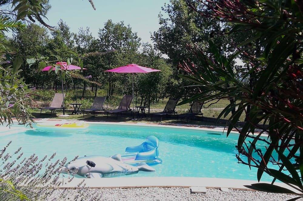 Chalet sans vis à vis au calme avec espace privatif. Gites à l'unisson in Tauriers, Ardèche