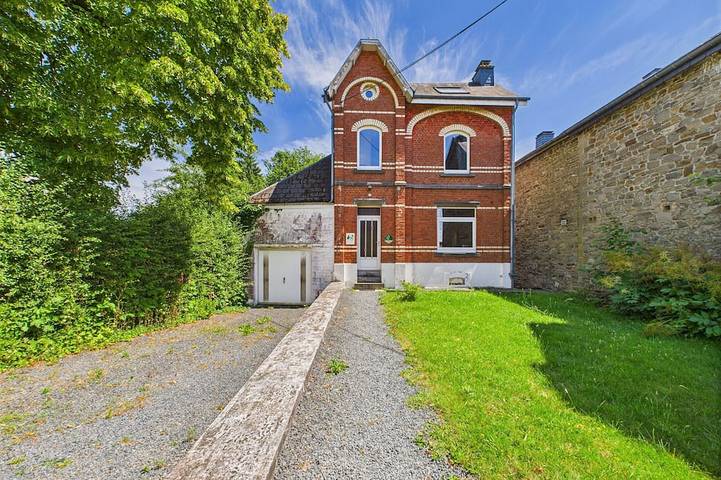 Location de vacances pour 8 personnes, avec jardin et balcon à Bertrix