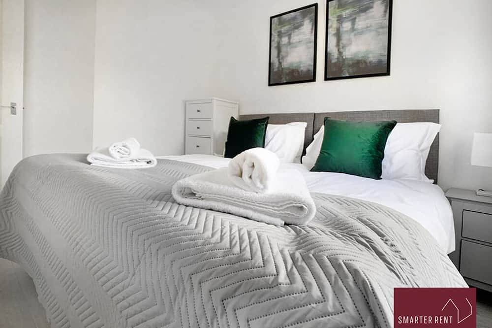 Woking - Garden, Parking, Pets Welcome in Woking, Surrey