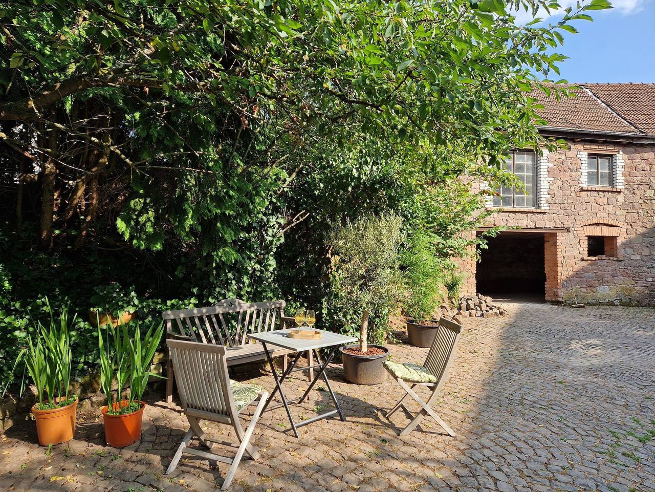 Ganze Ferienwohnung, Landhaus Domaine de Marie - Appartement 80qm mit separatem Schlafzimmer in Illingen, Saar-Nahe-Bergland