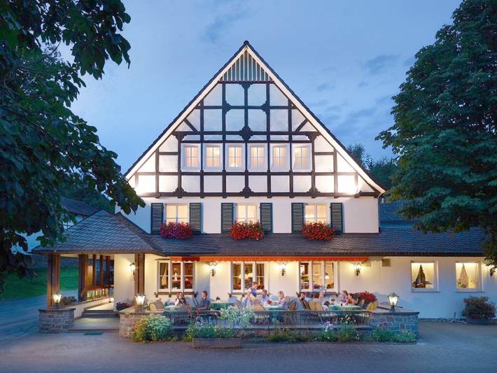 Hotel für 2 Personen, mit Terrasse und Garten sowie Ausblick in Drolshagen