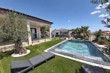 Cottage pour 10 personnes, avec terrasse et jardin à Cers