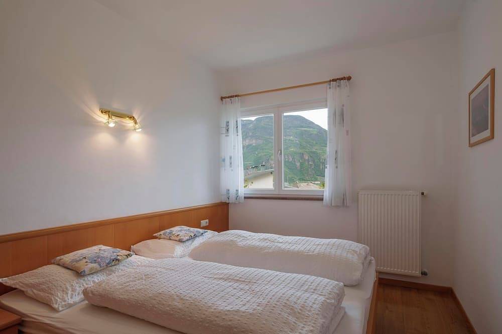 Ganze Wohnung, Ferienwohnung in Andrian für Wanderer & Radfahrer, Pool - Entspannung garantiert in Andrian, Nonsberggruppe