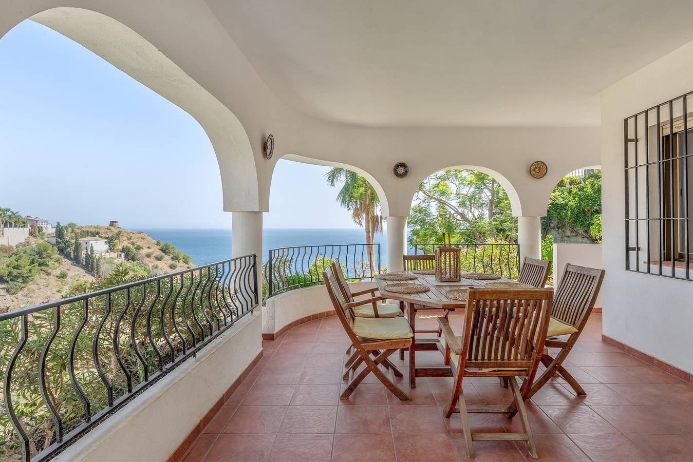 Villa Andaluza with Sea View, Pool, Garden & Wi-Fi in Curumbico, Almuñecar