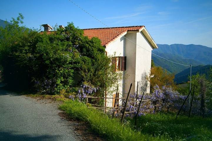 Helle ländliche Villa mit 2 Schlafzimmern zwischen Portofino und den Cinque Terre in Caregli, Borzonasca