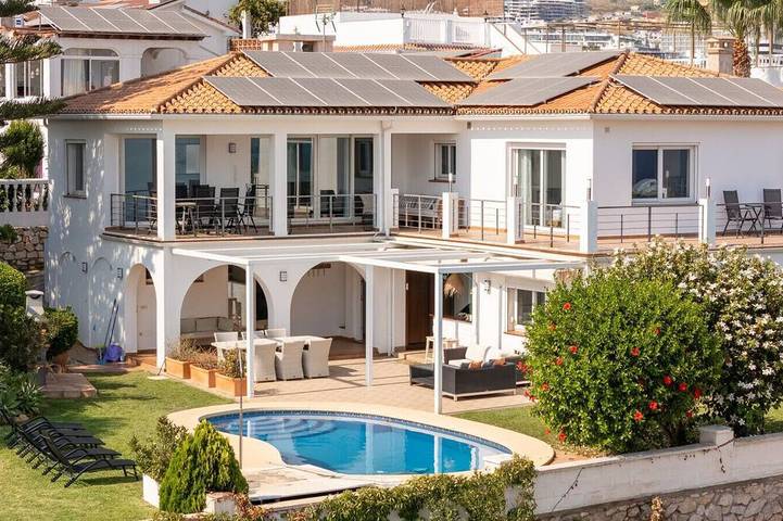Villa for 10 people, with sauna and balcony as well as yard in Fuengirola