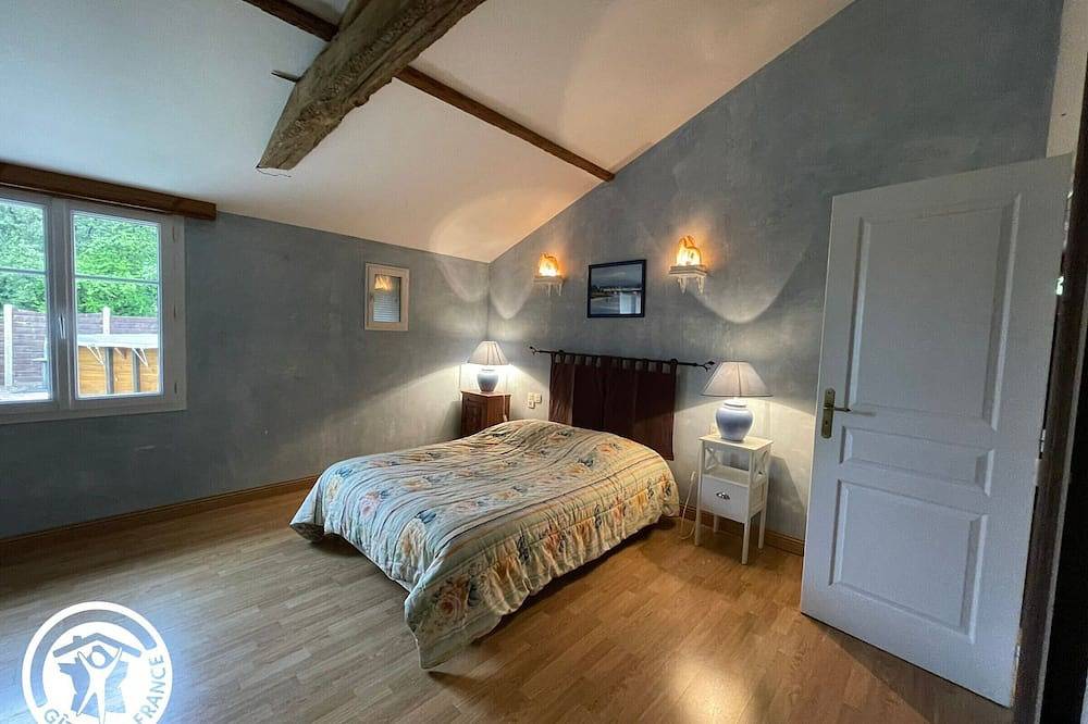 Grange rénovée avec piscine privative - 4 ch, jardin clos, à 7 km d'Indian Forest in Le Champ-Saint-Père, Vendée