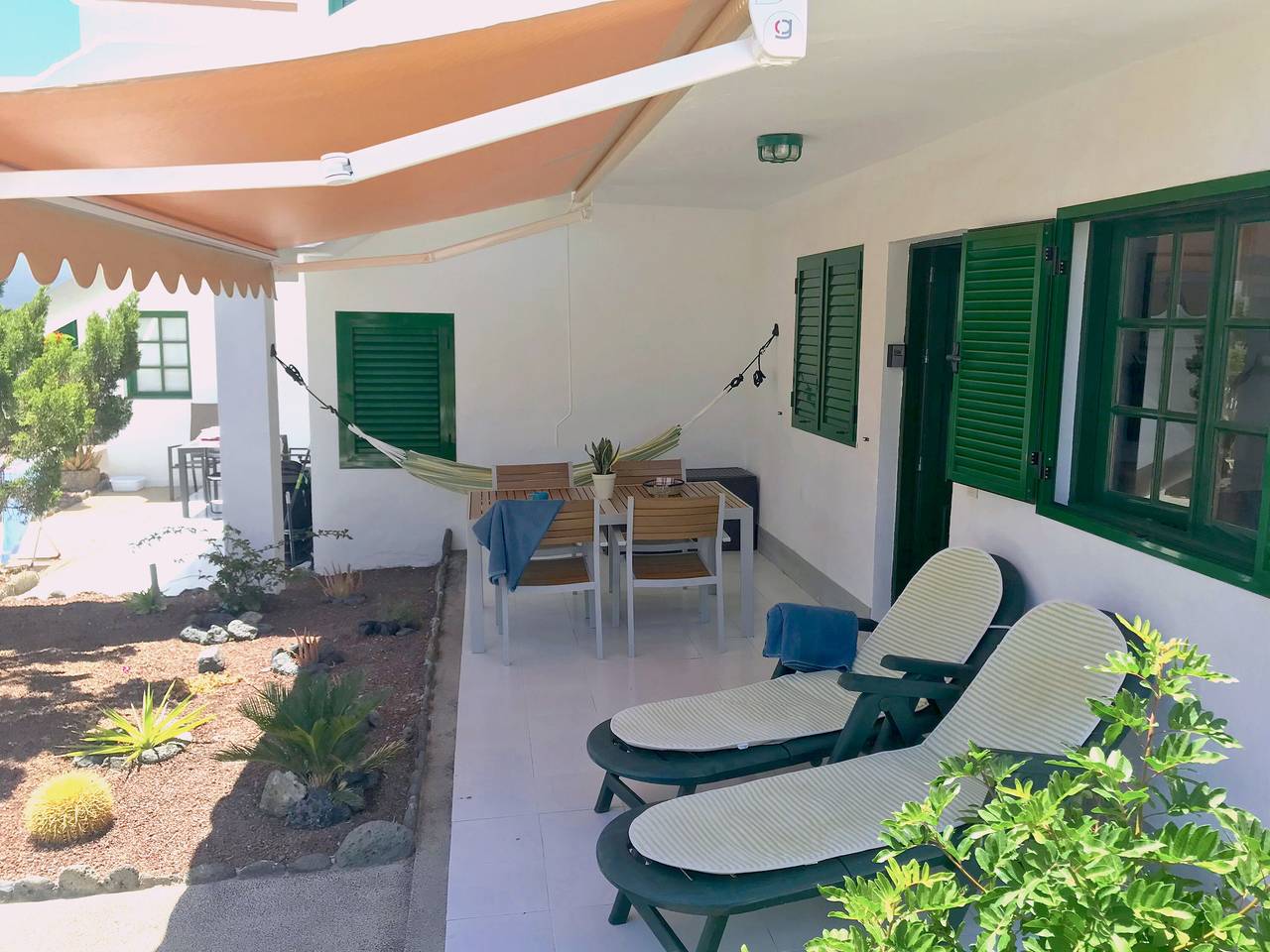 Entire apartment, La Piedra Apartment in Palm Garden Directly on the Beach & Sea in El Cotillo, La Oliva