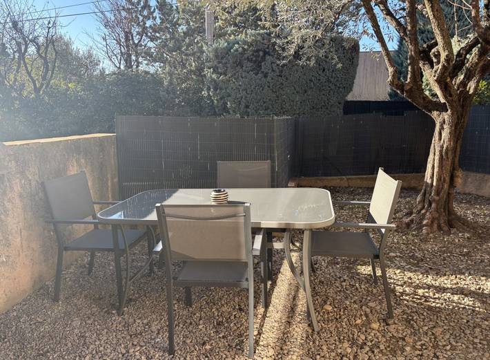 Gîte pour 4 personnes, avec terrasse et jardin à Nyons - 2