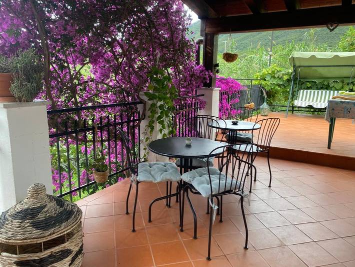 Location de vacances pour 6 personnes, avec vue et jardin à Cisano sul Neva