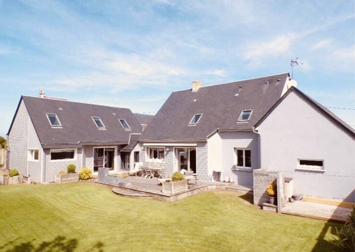 Gîte pour 14 personnes, avec terrasse et jardin à Saint-Germain-sur-Ay - 2