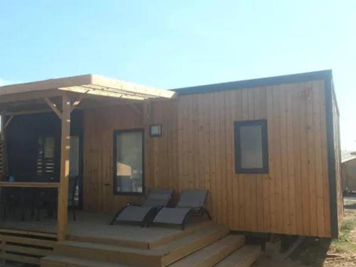 Flower Camping de l'Olivigne - Mobilheim 4 personen - Mobilheim Premium 29m² 2 Zimmer + Terrasse 21m² + Tv + Lv + Clim + Plancha 4 pers Mobilheim Premium 29m² 2 Zimmer + Terrasse 21m² + Tv + Lv + Clim + Plancha 4 pers in Bize-Minervois, Mittelmeerküste (Frankreich)