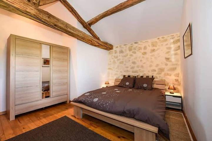 Gîte pour 8 personnes, avec jardin et terrasse, animaux acceptés à Saint-Sulpice-de-Faleyrens - 2