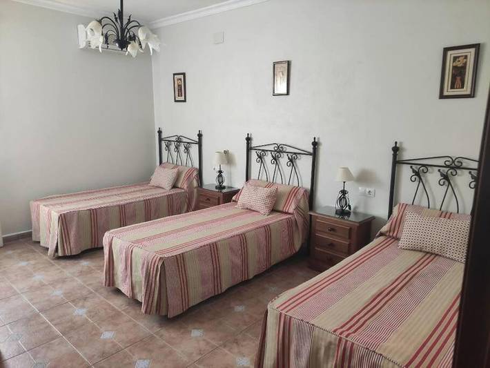 Casa rural para 14 personas, con piscina y terraza además de vistas y jardín en Posadas - 2