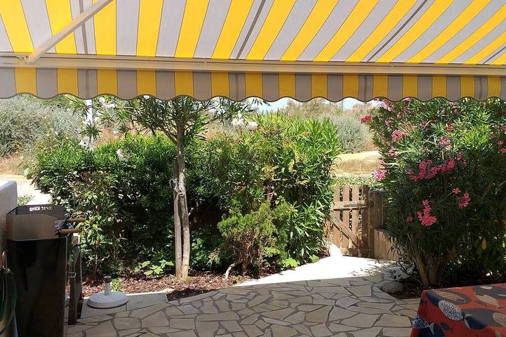 Ferienhaus für 4 Personen, mit Terrasse und Garten sowie Pool