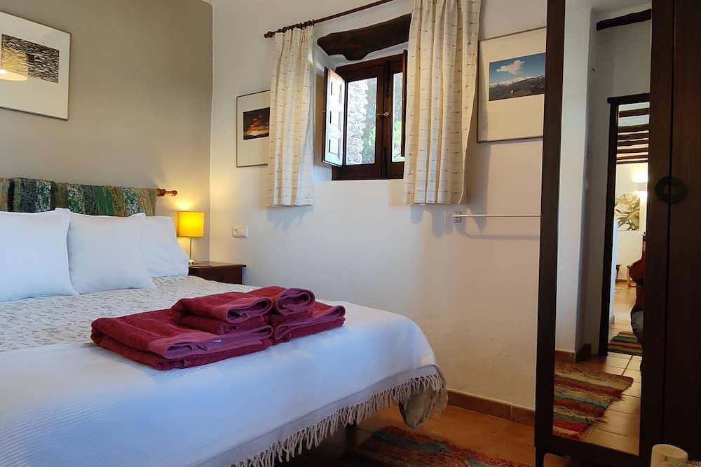 Apartamento entero, Alojamiento rural con suntuosos jardines y magníficas vistas panorámicas. in Pórtugos, Provincia de Granada