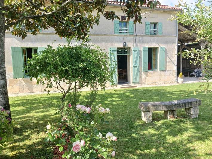 Gîte pour 8 personnes, avec jardin et terrasse à Fléac-sur-Seugne
