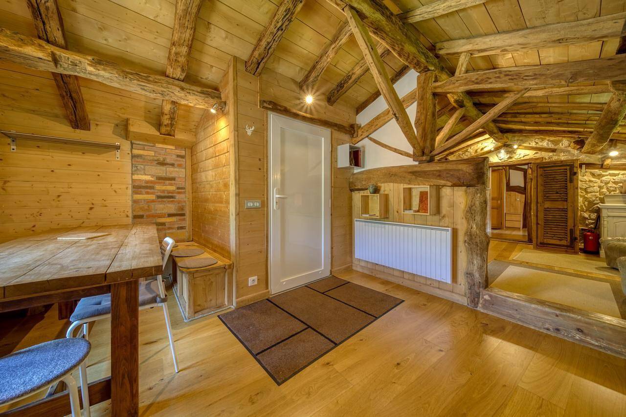 Holiday Home 'L' Echappée En Vercors' with Lake View, Private Terrace and Wi-Fi in Choranche, Parc naturel régional du Vercors