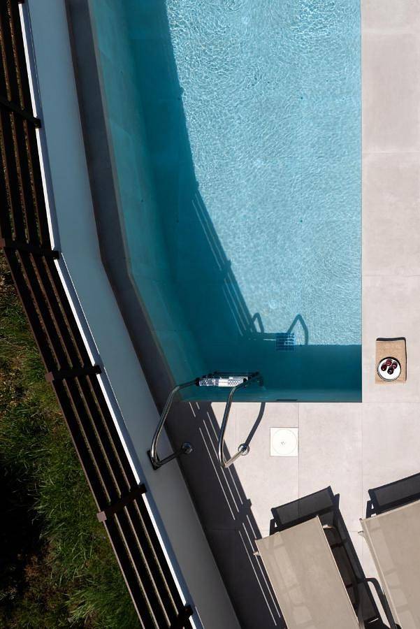 Ferienhaus für 8 Personen, mit Terrasse und Pool sowie Ausblick