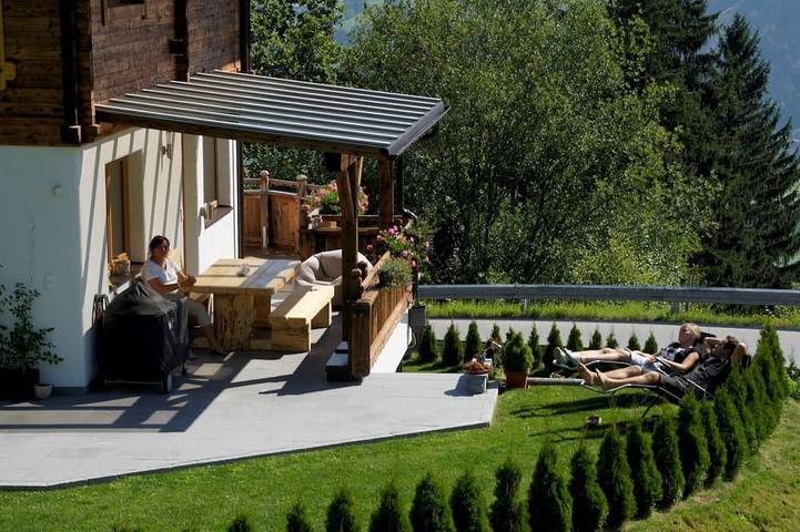 Ganze Wohnung, Bergchalet Zillertal  - Familienurlaub am Berg nahe der Therme in Tuxer Alpen, Fügenberg